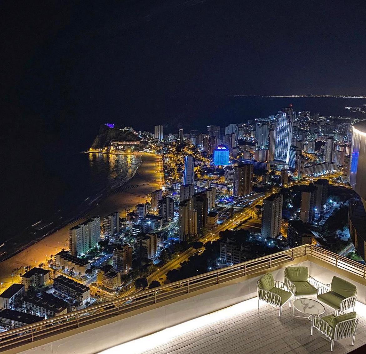 Panoramiczny widok na morze i Benidorm